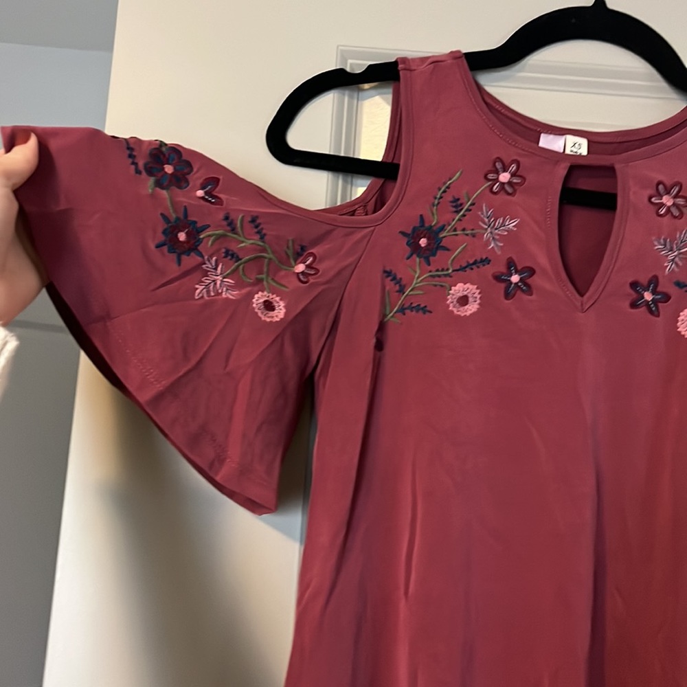 Cold Shoulder Top - Picture 2 of 4